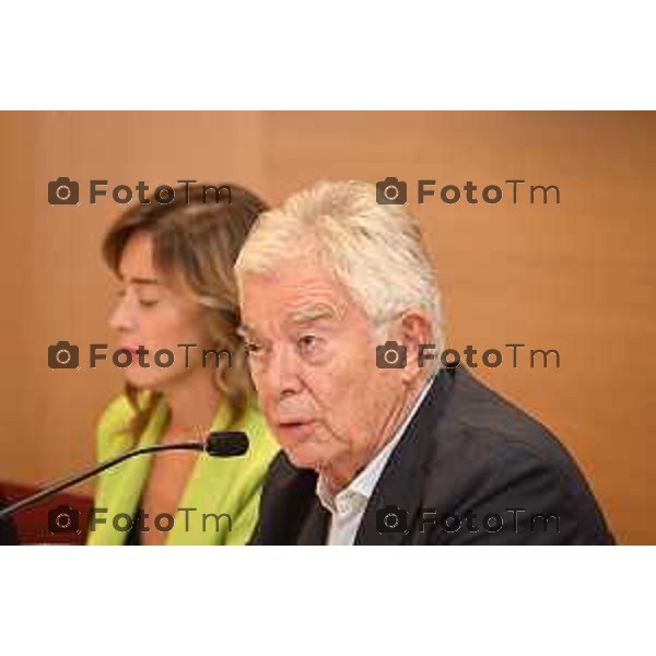 Tiziano Manzoni/LaPresse 19-9- 2025 nella foto il tavolo e i relatori Claudio Martelli, Maria Elena Boschi, Giorgio Gori, Emilio Delbono e Mattia Palazzi Italia Cronaca Bergamo che promuovono la nascita del nuovo circolo Matteotti a Bergamo Cristina Parodi