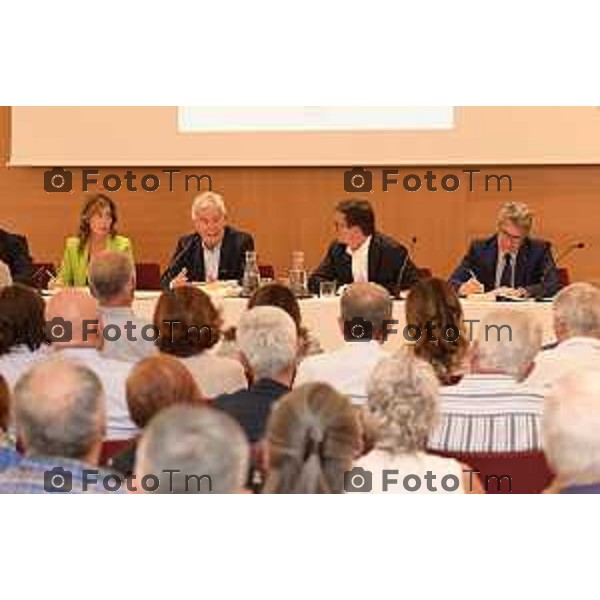 Tiziano Manzoni/LaPresse 19-9- 2025 nella foto il tavolo e i relatori Claudio Martelli, Maria Elena Boschi, Giorgio Gori, Emilio Delbono e Mattia Palazzi Italia Cronaca Bergamo che promuovono la nascita del nuovo circolo Matteotti a Bergamo Cristina Parodi