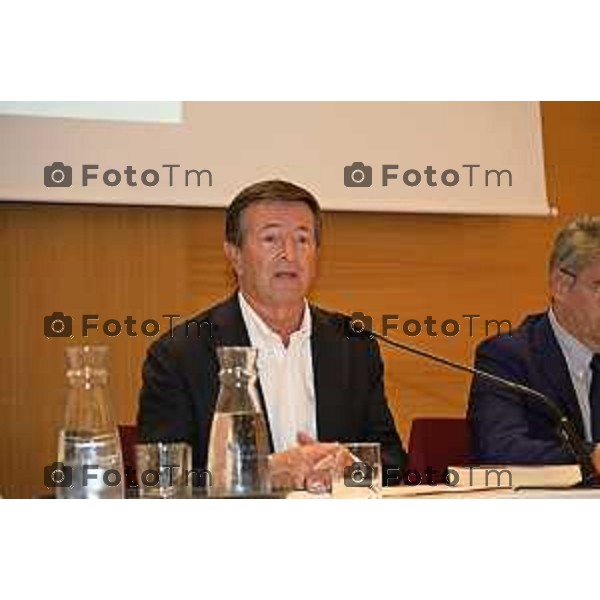 Tiziano Manzoni/LaPresse 19-9- 2025 nella foto il tavolo e i relatori Claudio Martelli, Maria Elena Boschi, Giorgio Gori, Emilio Delbono e Mattia Palazzi Italia Cronaca Bergamo che promuovono la nascita del nuovo circolo Matteotti a Bergamo Cristina Parodi