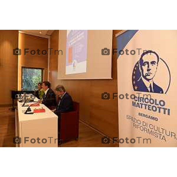 Tiziano Manzoni/LaPresse 19-9- 2025 nella foto il tavolo e i relatori Claudio Martelli, Maria Elena Boschi, Giorgio Gori, Emilio Delbono e Mattia Palazzi Italia Cronaca Bergamo che promuovono la nascita del nuovo circolo Matteotti a Bergamo Cristina Parodi