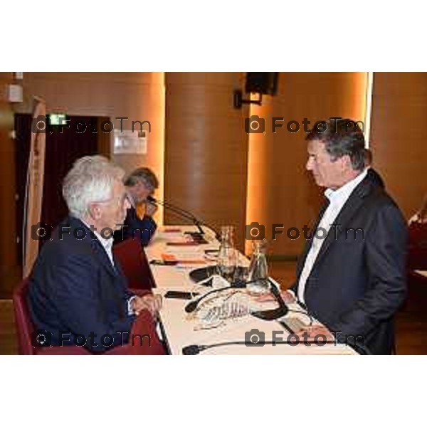 Tiziano Manzoni/LaPresse 19-9- 2025 nella foto il tavolo e i relatori Claudio Martelli, Maria Elena Boschi, Giorgio Gori, Emilio Delbono e Mattia Palazzi Italia Cronaca Bergamo che promuovono la nascita del nuovo circolo Matteotti a Bergamo Cristina Parodi