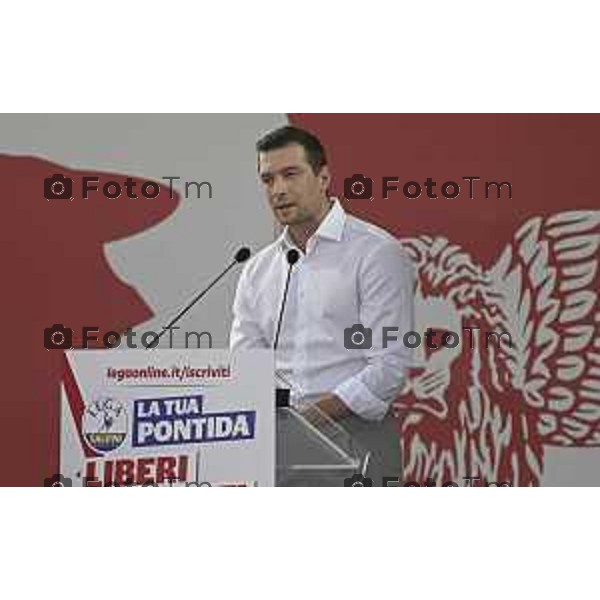 Tiziano Manzoni/LaPresse 21-09- 2025 Italia Cronaca Pontida Bergamo raduno Leghista sul prato del paese Lombardo Jordan Bardella, presidente francese del Rassemblement National dal palco di Pontida
