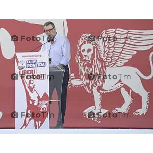 Tiziano Manzoni/LaPresse 21-09- 2025 Italia Cronaca Pontida Bergamo raduno Leghista sul prato del paese Lombardo Matteo Salvini 2025