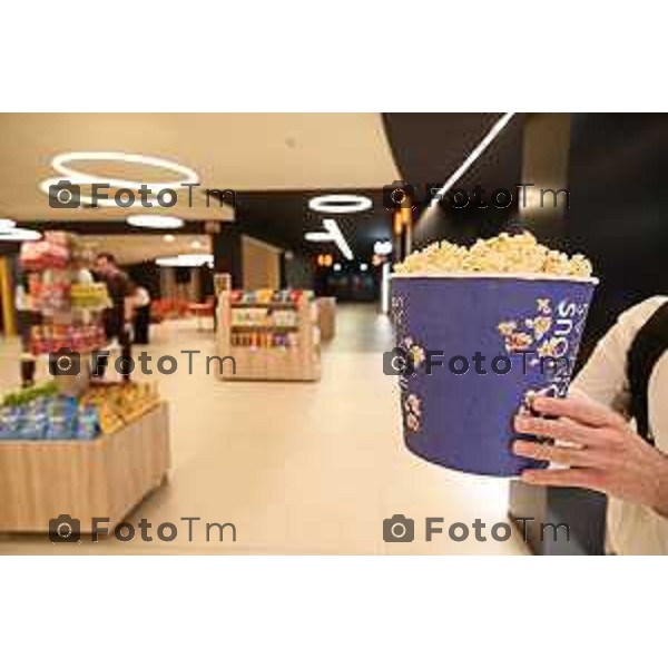 Tiziano Manzoni/LaPresse 5-9- 2025 Italia Cronaca BergamoCurno Max Angioni incontrerà il pubblico al Notorious Cinemas del film "Esprimi un desiderio" insieme al regista Volfango De Biasi.