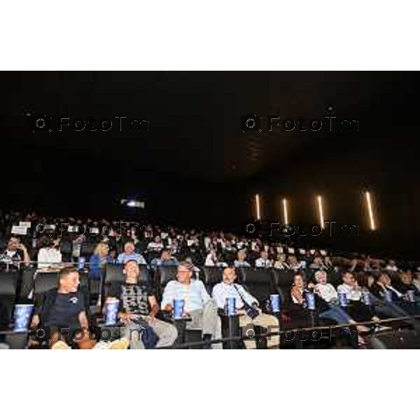 Tiziano Manzoni/LaPresse 5-9- 2025 Italia Cronaca BergamoCurno Max Angioni incontrerà il pubblico al Notorious Cinemas del film "Esprimi un desiderio" insieme al regista Volfango De Biasi.