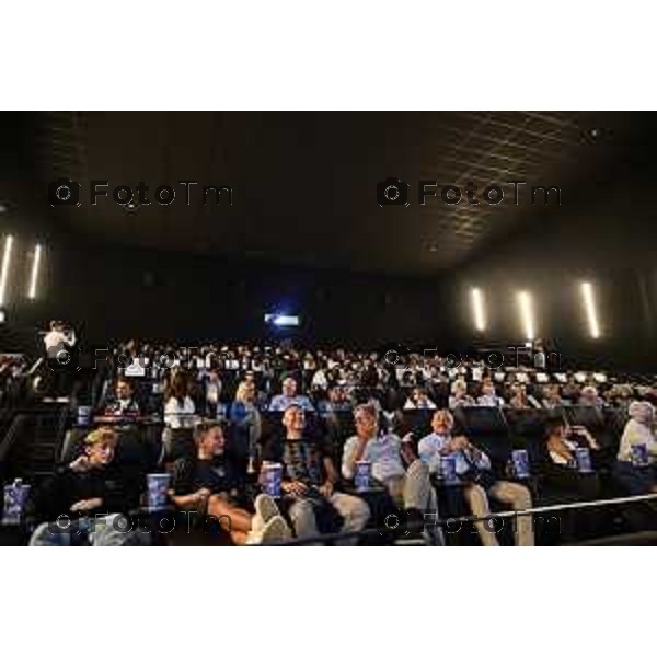 Tiziano Manzoni/LaPresse 5-9- 2025 Italia Cronaca BergamoCurno Max Angioni incontrerà il pubblico al Notorious Cinemas del film "Esprimi un desiderio" insieme al regista Volfango De Biasi.