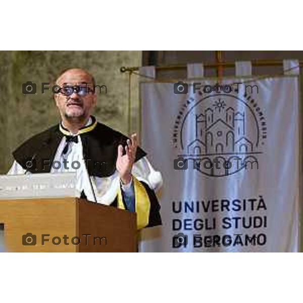 Tiziano Manzoni/LaPresse26-9- 2025 Italia Cronaca Bergamo dottorande e ai dottorandi del XLI ciclo, Rettore prof. Sergio Cavalieri e del prof. Gianpietro Cossali, Direttore della Scuola di Alta Formazione Davide Vettore (Ingegneria e Scienze Applicate) e la dott.ssa Gaia Cristinziano (Studi umanistici transculturali). prof.ssa Sigrid Adriaenssens della Princeton University