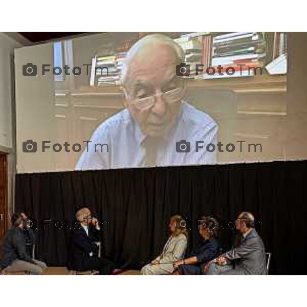 Tiziano Manzoni/LaPresse 30-9- 2025 Italia Cronaca Bergamo conferenza "un progetto con la città” che vede protagonisti la Fondazione A.J.Zaninoni e il Comune di Bergamo in occasione dei 25 anni della Fondazione. Sindaca Elena Carnevali, la Presidente della Fondazione A.J.Zaninoni Pia Locatelli, l’assessore alla Rigenerazione urbana Francesco Valesini. Interverrà in collegamento, il professor Giuliano Amato, Presidente emerito della Corte Costituzionale.