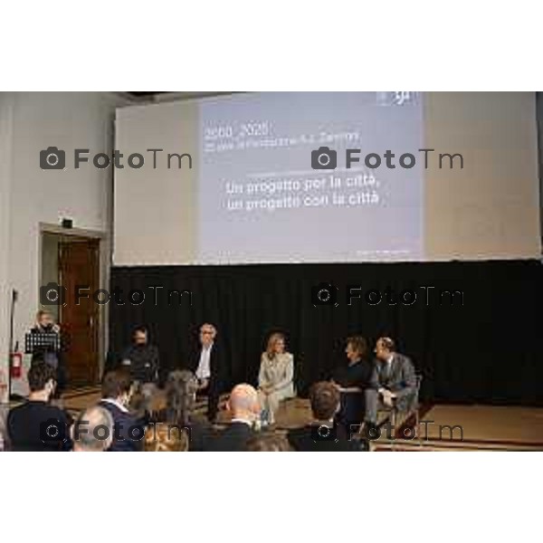 Tiziano Manzoni/LaPresse 30-9- 2025 Italia Cronaca Bergamo conferenza "un progetto con la città” che vede protagonisti la Fondazione A.J.Zaninoni e il Comune di Bergamo in occasione dei 25 anni della Fondazione. Sindaca Elena Carnevali, la Presidente della Fondazione A.J.Zaninoni Pia Locatelli, l’assessore alla Rigenerazione urbana Francesco Valesini. Interverrà in collegamento, il professor Giuliano Amato, Presidente emerito della Corte Costituzionale.