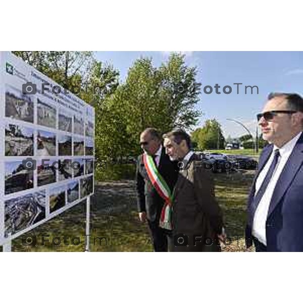 Tiziano Manzoni/LaPresse1-10- 2025 Italia Cronaca Albano Sant\'Alessandro (Bergamo), inaugurazione area di laminazione sul torrente Zerra, Attilio Fontana e l\'assessore Territorio e Sistemi verdi Gianluca Comazzi primo lotto. Saranno presenti anche i sindaci di Albano Sant\'Alessandro Gianmario Zanga e di Torre de\' Roveri Matteo Lebbolo.i