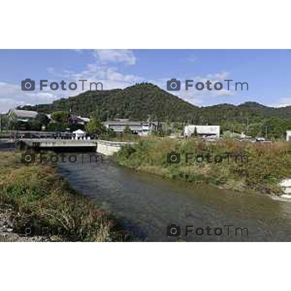 Tiziano Manzoni/LaPresse1-10- 2025 Italia Cronaca Albano Sant\'Alessandro (Bergamo), inaugurazione area di laminazione sul torrente Zerra, Attilio Fontana e l\'assessore Territorio e Sistemi verdi Gianluca Comazzi primo lotto. Saranno presenti anche i sindaci di Albano Sant\'Alessandro Gianmario Zanga e di Torre de\' Roveri Matteo Lebbolo.i