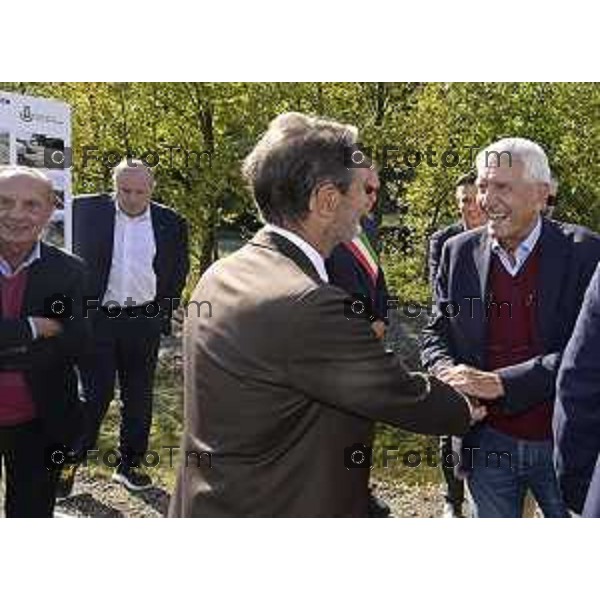 Tiziano Manzoni/LaPresse1-10- 2025 Italia Cronaca Albano Sant\'Alessandro (Bergamo), inaugurazione area di laminazione sul torrente Zerra, Attilio Fontana e l\'assessore Territorio e Sistemi verdi Gianluca Comazzi primo lotto. Sancinelli Montello e Fontana