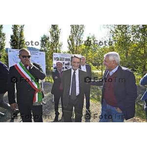 Tiziano Manzoni/LaPresse1-10- 2025 Italia Cronaca Albano Sant\'Alessandro (Bergamo), inaugurazione area di laminazione sul torrente Zerra, Attilio Fontana e l\'assessore Territorio e Sistemi verdi Gianluca Comazzi primo lotto. Sancinelli Montello e Fontana