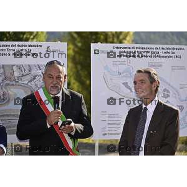 Tiziano Manzoni/LaPresse1-10- 2025 Italia Cronaca Albano Sant\'Alessandro (Bergamo), inaugurazione area di laminazione sul torrente Zerra, Attilio Fontana e l\'assessore Territorio e Sistemi verdi Gianluca Comazzi primo lotto. Torre de\' Roveri Matteo Lebbolo.i