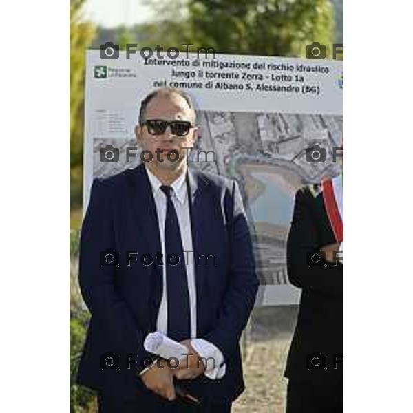 Tiziano Manzoni/LaPresse1-10- 2025 Italia Cronaca Albano Sant\'Alessandro (Bergamo), inaugurazione area di laminazione sul torrente Zerra, Attilio Fontana e l\'assessore Territorio e Sistemi verdi Gianluca Comazzi primo lotto. Saranno presenti anche i sindaci di Albano Sant\'Alessandro Gianmario Zanga e di Torre de\' Roveri Matteo Lebbolo.i