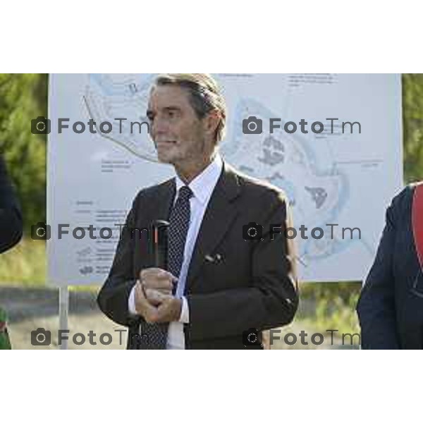 Tiziano Manzoni/LaPresse1-10- 2025 Italia Cronaca Albano Sant\'Alessandro (Bergamo), inaugurazione area di laminazione sul torrente Zerra, Attilio Fontana e l\'assessore Territorio e Sistemi verdi Gianluca Comazzi primo lotto. Saranno presenti anche i sindaci di Albano Sant\'Alessandro Gianmario Zanga e di Torre de\' Roveri Matteo Lebbolo.i