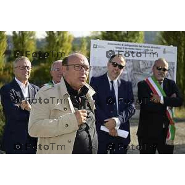 Tiziano Manzoni/LaPresse1-10- 2025 Italia Cronaca Albano Sant\'Alessandro (Bergamo), inaugurazione area di laminazione sul torrente Zerra, Attilio Fontana e l\'assessore Territorio e Sistemi verdi Gianluca Comazzi primo lotto. Saranno presenti anche i sindaci di Albano Sant\'Alessandro Gianmario Zanga e di Torre de\' Roveri Matteo Lebbolo.i