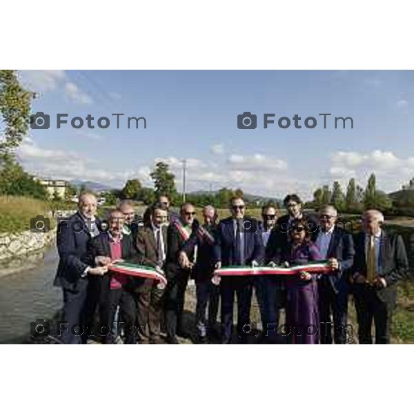 Tiziano Manzoni/LaPresse1-10- 2025 Italia Cronaca Albano Sant\'Alessandro (Bergamo), inaugurazione area di laminazione sul torrente Zerra, Attilio Fontana e l\'assessore Territorio e Sistemi verdi Gianluca Comazzi primo lotto. Saranno presenti anche i sindaci di Albano Sant\'Alessandro Gianmario Zanga e di Torre de\' Roveri Matteo Lebbolo.i