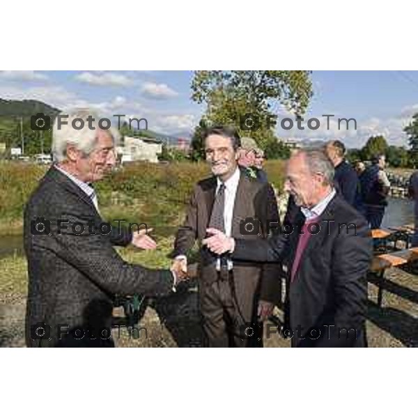 Tiziano Manzoni/LaPresse1-10- 2025 Italia Cronaca Albano Sant\'Alessandro (Bergamo), inaugurazione area di laminazione sul torrente Zerra, Attilio Fontana e l\'assessore Territorio e Sistemi verdi Gianluca Comazzi primo lotto. Saranno presenti anche i sindaci di Albano Sant\'Alessandro Gianmario Zanga e di Torre de\' Roveri Matteo Lebbolo.i