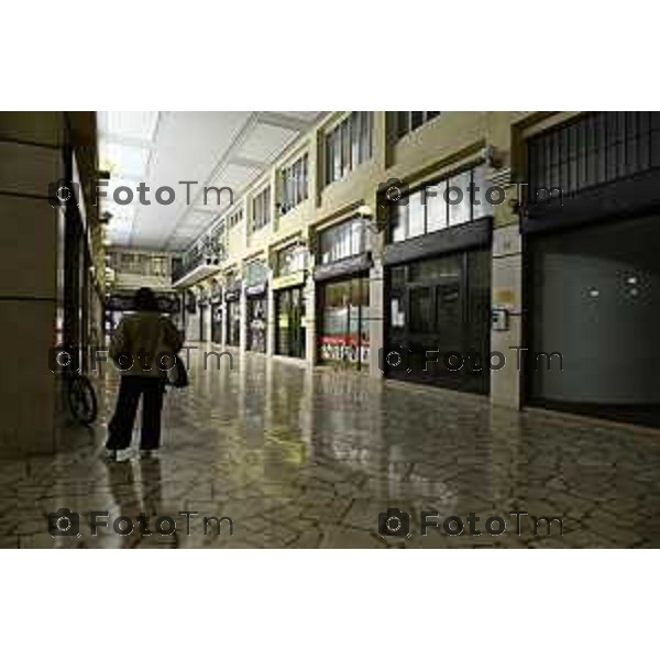 Tiziano Manzoni/LaPresse 3-10- 2025 Italia Cronaca Bergamo Bergamo negozi sfitti galleria falzago