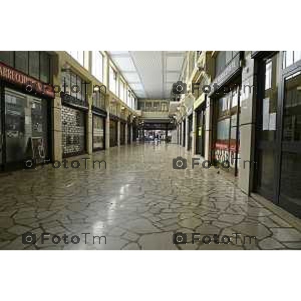 Tiziano Manzoni/LaPresse 3-10- 2025 Italia Cronaca Bergamo Bergamo negozi sfitti galleria falzago