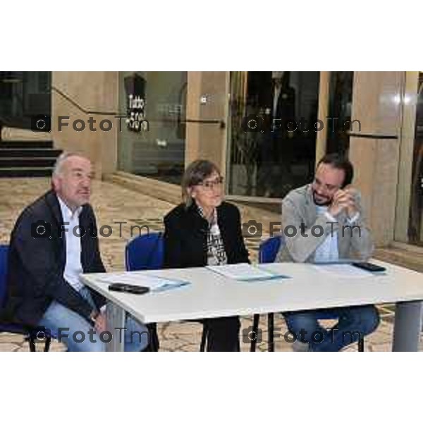 Tiziano Manzoni/LaPresse 3-10- 2025 Italia Cronaca Bergamo Bergamo presentazione del protocollo d’intesa tra Acli Bergamo APS, Caritas Diocesana Bergamasca, Fondazione Diakonìa Onlus e Società San Vincenzo de Paoli ODV. Roberto Cesa, presidente delle Acli di Bergamo APS Don Roberto Trussardi, direttore di Caritas Diocesana Bergamasca Maria Campana, presidente di Società San Vincenzo de Paoli ODV