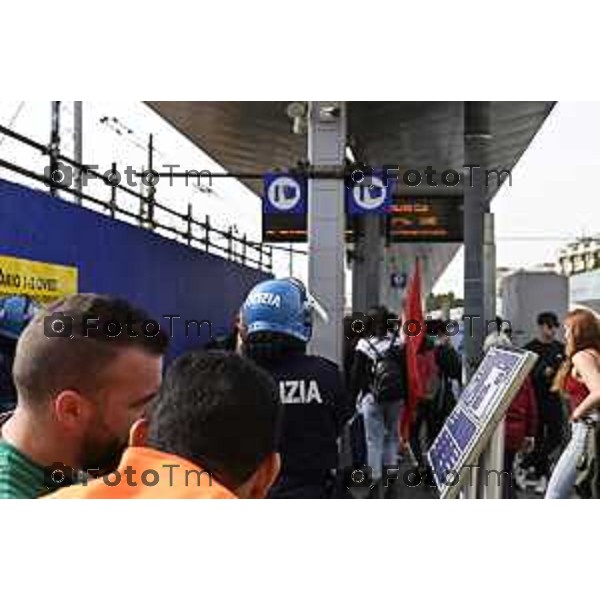 Tiziano Manzoni/LaPresse 3-10- 2025 Italia Cronaca Bergamo sciopero generale per fermo flottiglia Marzia Marchesi corteo Blocco treni stazione