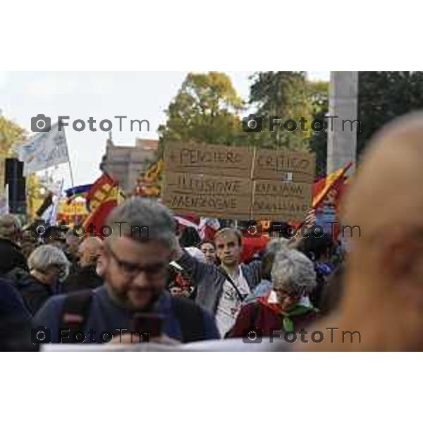 Tiziano Manzoni/LaPresse 3-10- 2025 Italia Cronaca Bergamo sciopero generale per fermo flottiglia Marzia Marchesi corteo Blocco treni stazione