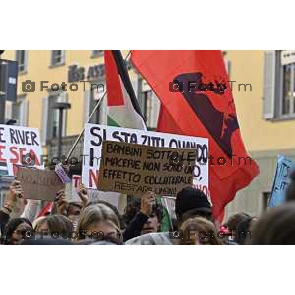 Tiziano Manzoni/LaPresse 3-10- 2025 Italia Cronaca Bergamo sciopero generale per fermo flottiglia Marzia Marchesi corteo Blocco treni stazione