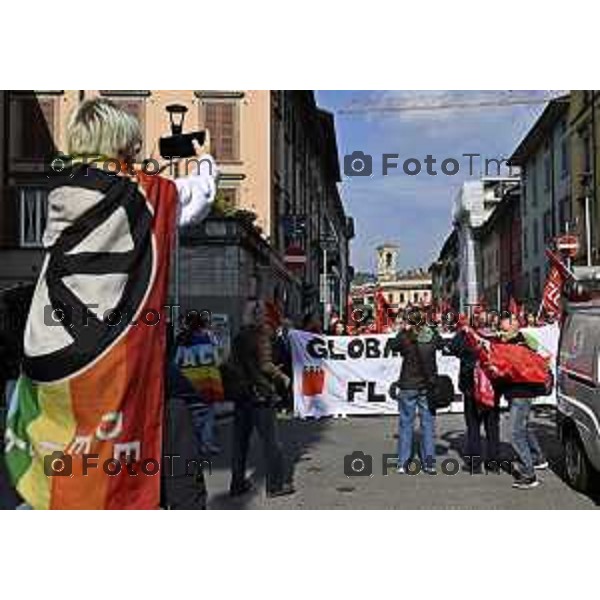 Tiziano Manzoni/LaPresse 3-10- 2025 Italia Cronaca Bergamo sciopero generale per fermo flottiglia Marzia Marchesi corteo Blocco treni stazione
