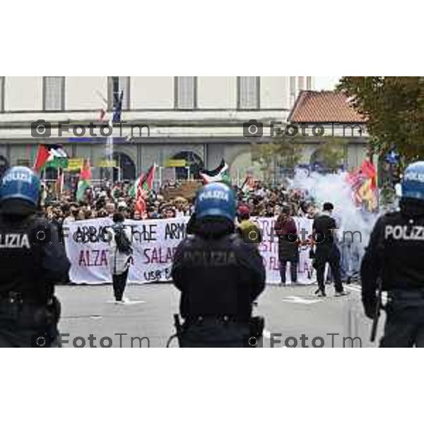 Tiziano Manzoni/LaPresse 3-10- 2025 Italia Cronaca Bergamo sciopero generale per fermo flottiglia Marzia Marchesi corteo Blocco treni stazione