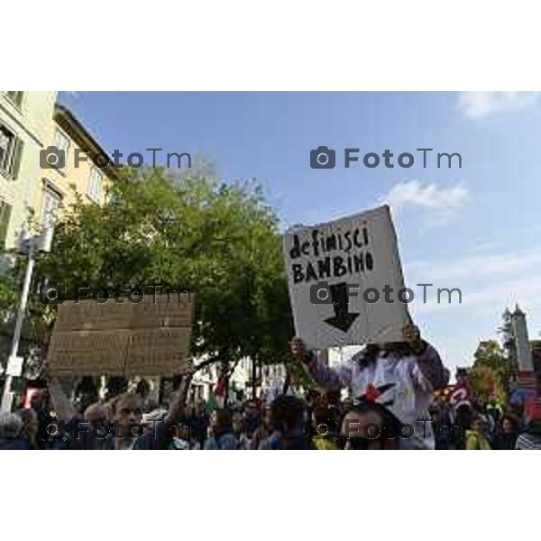 Tiziano Manzoni/LaPresse 3-10- 2025 Italia Cronaca Bergamo sciopero generale per fermo flottiglia Marzia Marchesi corteo Blocco treni stazione