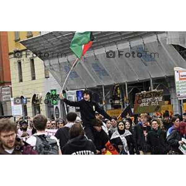 Tiziano Manzoni/LaPresse 3-10- 2025 Italia Cronaca Bergamo sciopero generale per fermo flottiglia Marzia Marchesi corteo Blocco treni stazione