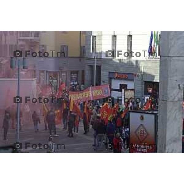 Tiziano Manzoni/LaPresse 3-10- 2025 Italia Cronaca Bergamo sciopero generale per fermo flottiglia Marzia Marchesi corteo Blocco treni stazione
