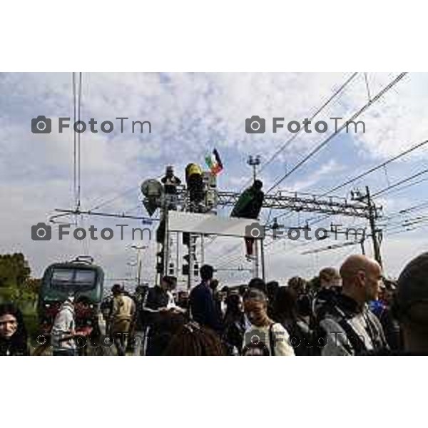 Tiziano Manzoni/LaPresse 3-10- 2025 Italia Cronaca Bergamo sciopero generale per fermo flottiglia Marzia Marchesi corteo Blocco treni stazione