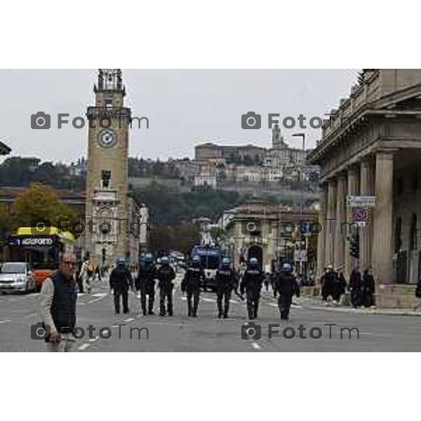 Tiziano Manzoni/LaPresse 3-10- 2025 Italia Cronaca Bergamo sciopero generale per fermo flottiglia Marzia Marchesi corteo Blocco treni stazione