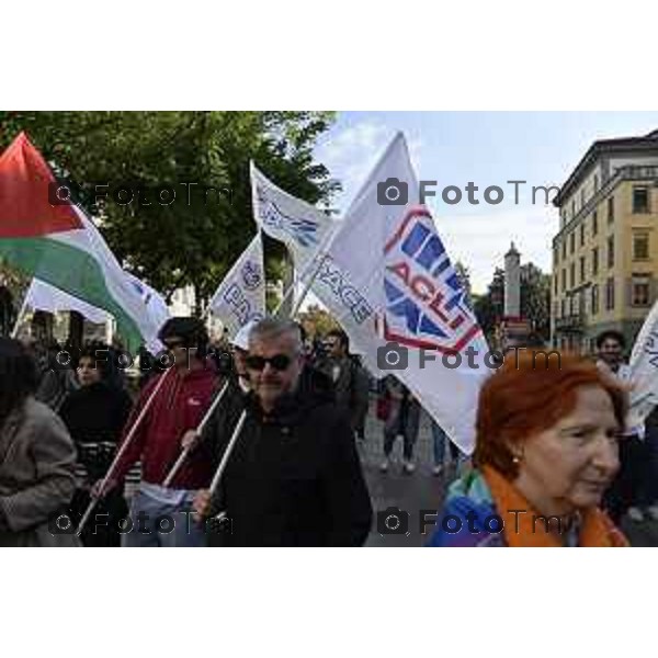 Tiziano Manzoni/LaPresse 3-10- 2025 Italia Cronaca Bergamo sciopero generale per fermo flottiglia Marzia Marchesi corteo Blocco treni stazione