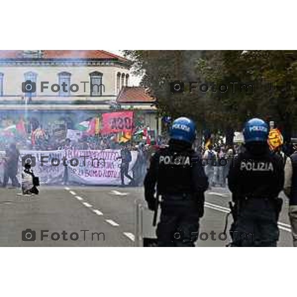Tiziano Manzoni/LaPresse 3-10- 2025 Italia Cronaca Bergamo sciopero generale per fermo flottiglia Marzia Marchesi corteo Blocco treni stazione