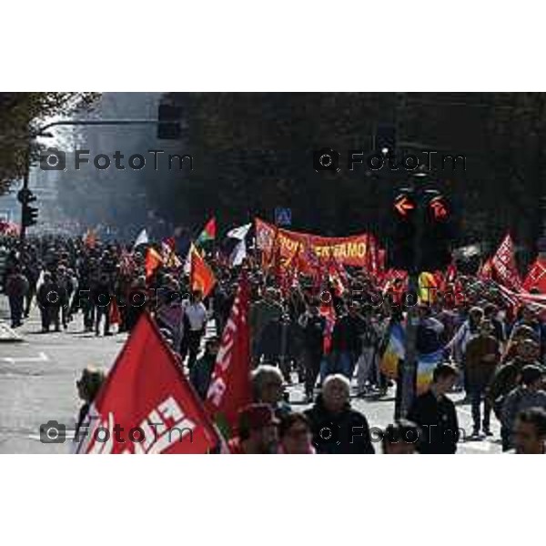 Tiziano Manzoni/LaPresse 3-10- 2025 Italia Cronaca Bergamo sciopero generale per fermo flottiglia Marzia Marchesi corteo Blocco treni stazione
