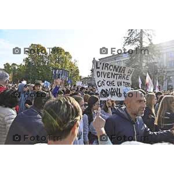 Tiziano Manzoni/LaPresse 3-10- 2025 Italia Cronaca Bergamo sciopero generale per fermo flottiglia Marzia Marchesi corteo Blocco treni stazione