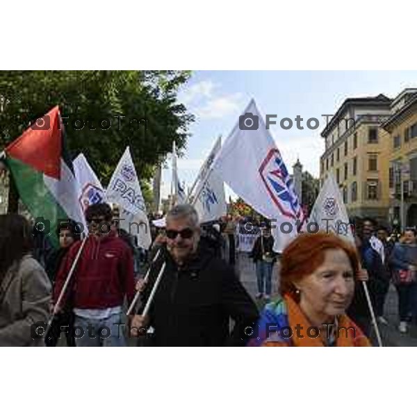 Tiziano Manzoni/LaPresse 3-10- 2025 Italia Cronaca Bergamo sciopero generale per fermo flottiglia Marzia Marchesi corteo Blocco treni stazione