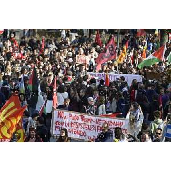 Tiziano Manzoni/LaPresse 3-10- 2025 Italia Cronaca Bergamo sciopero generale per fermo flottiglia Marzia Marchesi corteo Blocco treni stazione