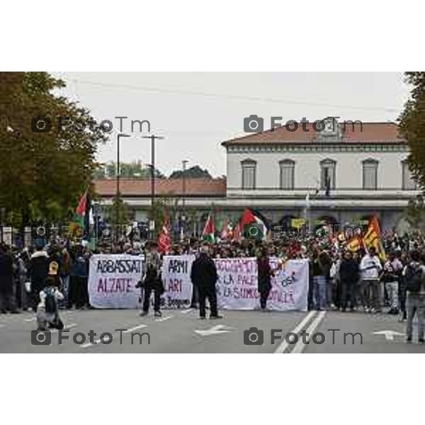Tiziano Manzoni/LaPresse 3-10- 2025 Italia Cronaca Bergamo sciopero generale per fermo flottiglia Marzia Marchesi corteo Blocco treni stazione