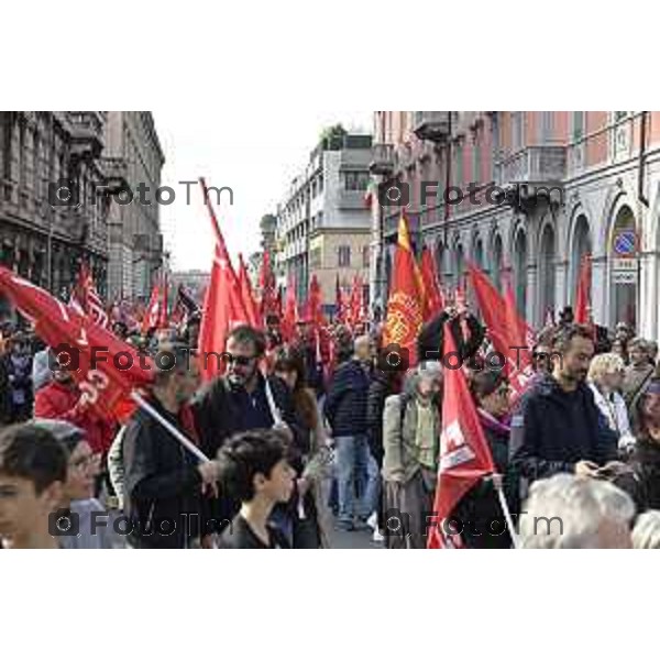 Tiziano Manzoni/LaPresse 3-10- 2025 Italia Cronaca Bergamo sciopero generale per fermo flottiglia Marzia Marchesi corteo Blocco treni stazione