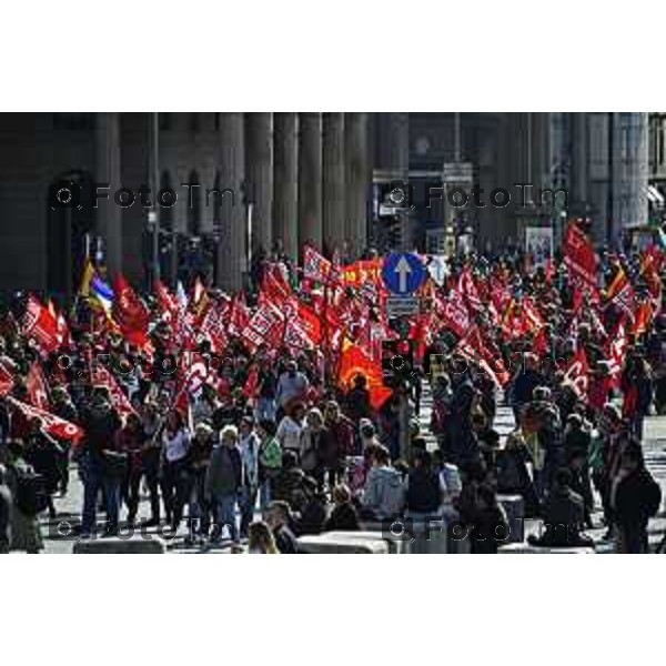 Tiziano Manzoni/LaPresse 3-10- 2025 Italia Cronaca Bergamo sciopero generale per fermo flottiglia Marzia Marchesi corteo Blocco treni stazione