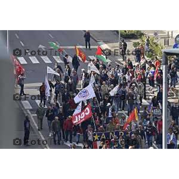 Tiziano Manzoni/LaPresse 3-10- 2025 Italia Cronaca Bergamo sciopero generale per fermo flottiglia Marzia Marchesi corteo Blocco treni stazione