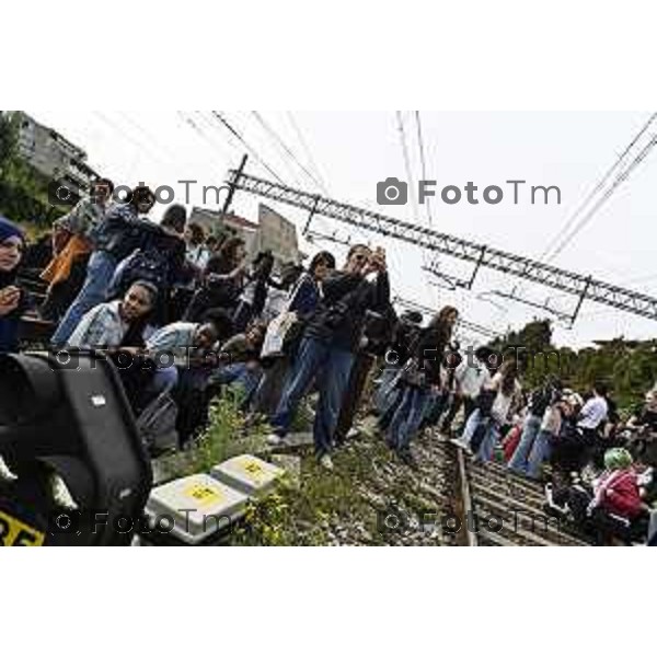 Tiziano Manzoni/LaPresse 3-10- 2025 Italia Cronaca Bergamo sciopero generale per fermo flottiglia Marzia Marchesi corteo Blocco treni stazione