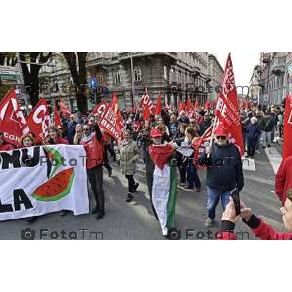 Tiziano Manzoni/LaPresse 3-10- 2025 Italia Cronaca Bergamo sciopero generale per fermo flottiglia Marzia Marchesi corteo Blocco treni stazione
