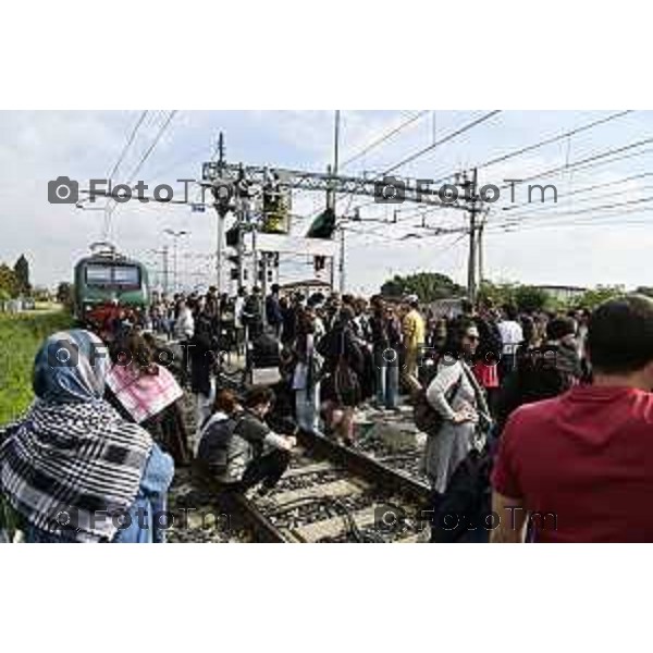 Tiziano Manzoni/LaPresse 3-10- 2025 Italia Cronaca Bergamo sciopero generale per fermo flottiglia Marzia Marchesi corteo Blocco treni stazione