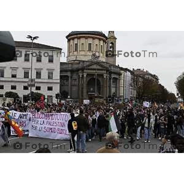 Tiziano Manzoni/LaPresse 3-10- 2025 Italia Cronaca Bergamo sciopero generale per fermo flottiglia Marzia Marchesi corteo Blocco treni stazione
